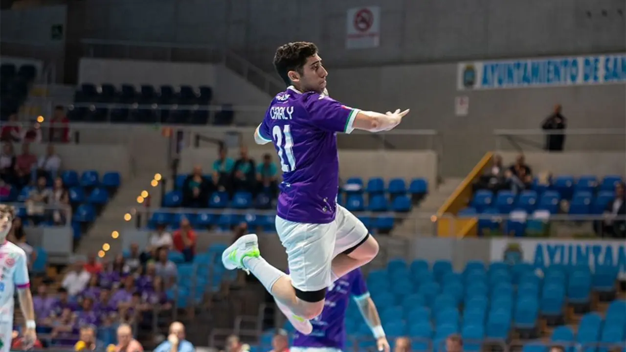 Carlos 'Charly' P&eacute;rez, en la imagen..listo para finalizar una contra. Foto: Cedida