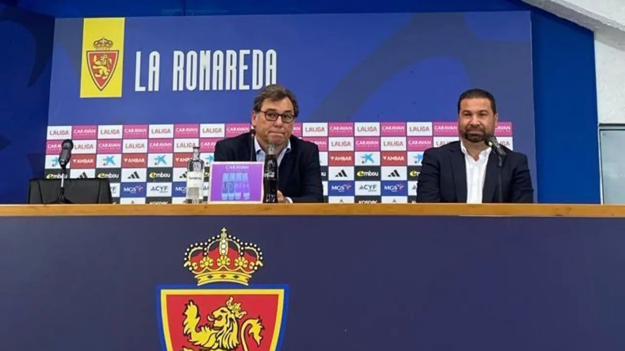 Juan Carlos Cordero y Ra&uacute;l Sanlleh&iacute; en la sala de prensa de La Romareda. | Foto: Pablo Gomoll&oacute;n