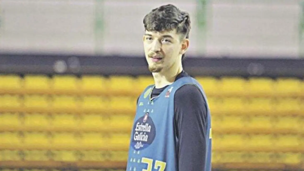 imagen de tom&aacute;s chapero, p&iacute;vot fichado por el CB Pe&ntilde;as. Foto: COP