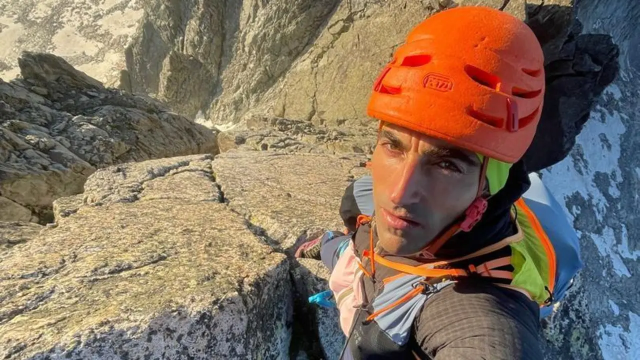 Jonatan Garc&iacute;a, en una de las fotograf&iacute;as que se tom&oacute;, durante su cresteo por el Valle de Benasque. 