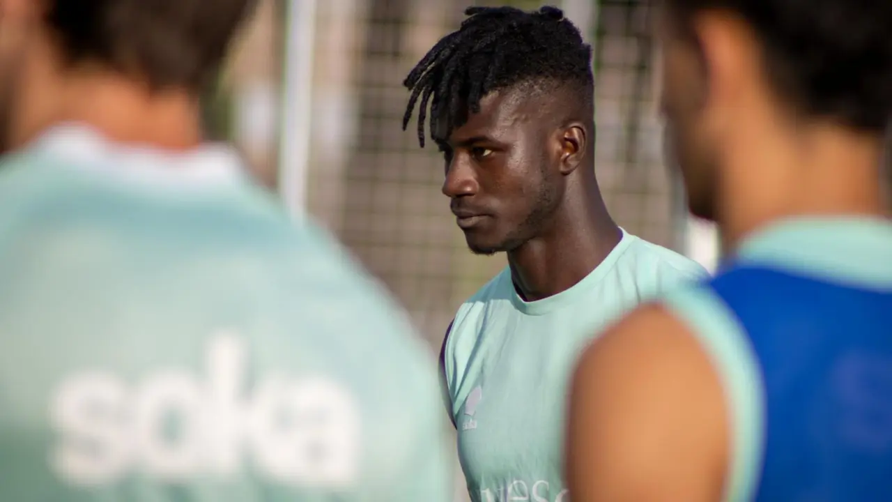 Samuel Obeng en un entrenamiento del Huesca