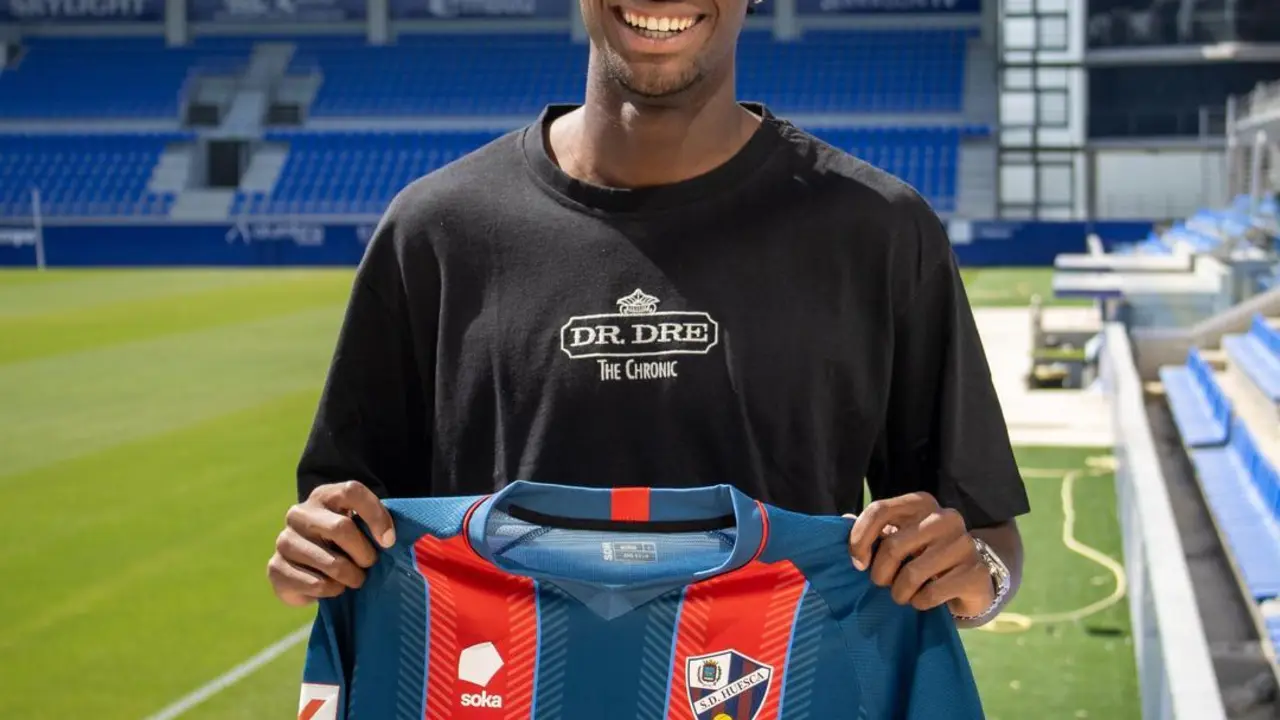 &Aacute;lex Balboa llega cedido al Huesca por el Alav&eacute;s