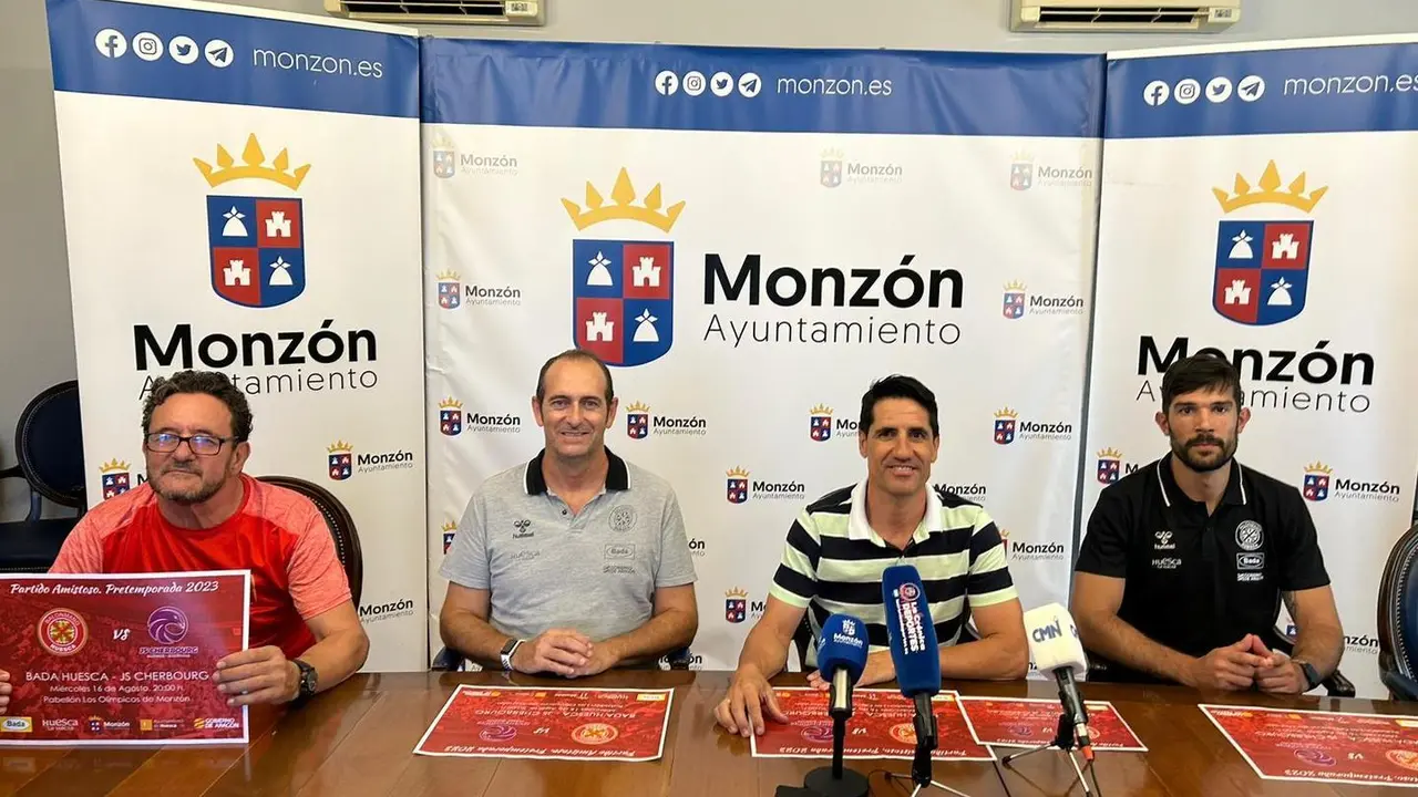 Presentaci&oacute;n del amistoso entre el Bada Huesca y el Cherbourg que se disputa el d&iacute;a 16 en Monz&oacute;n. Foto: Cedida