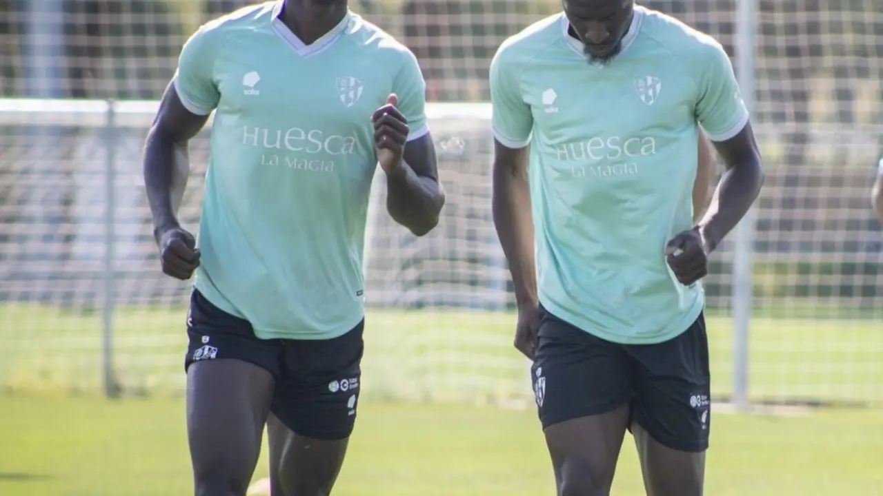 Soko y Kant&eacute; en un entrenamiento de la SDHuesca en la temporada 23/24