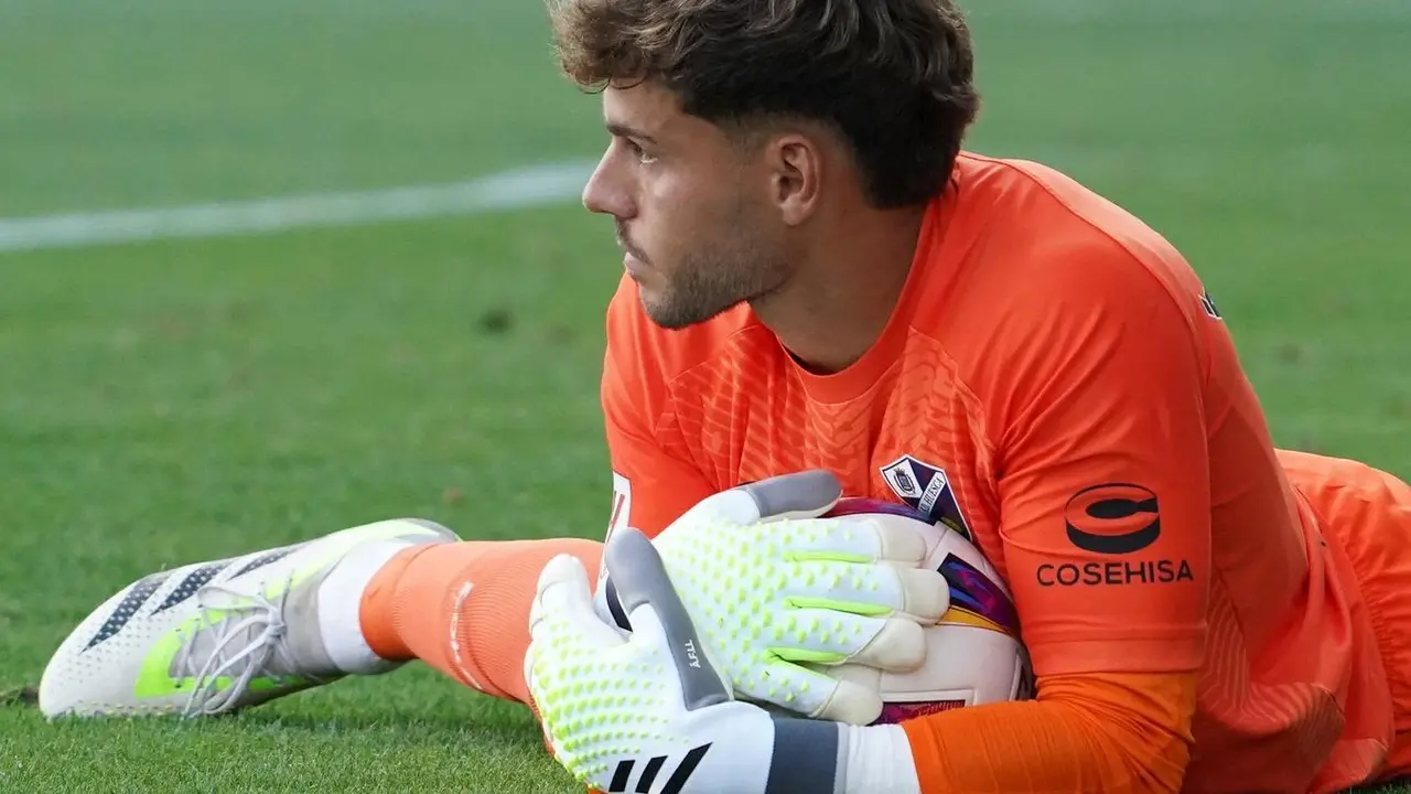 &Aacute;lvaro Fern&aacute;ndez ser&aacute; el portero titular del Huesca en la temporada 23/24