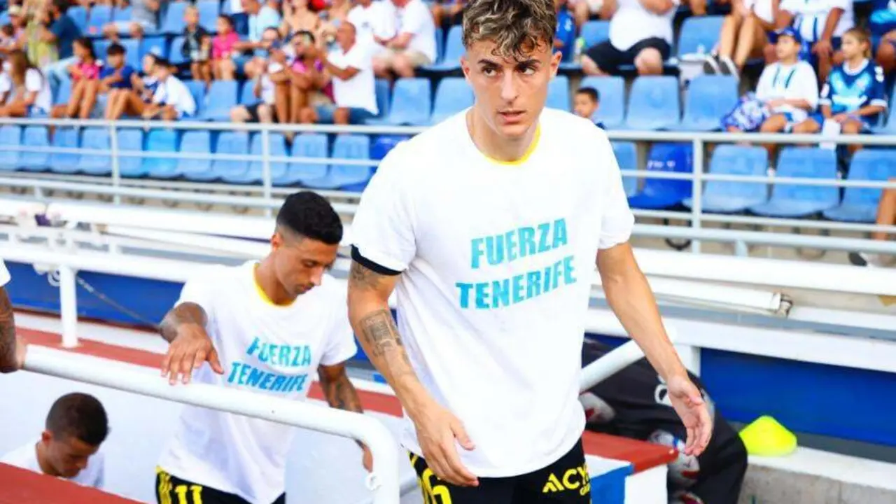 El Real Zaragoza domina el partido desde la fase defensiva | Foto: Tino Gil / RZ