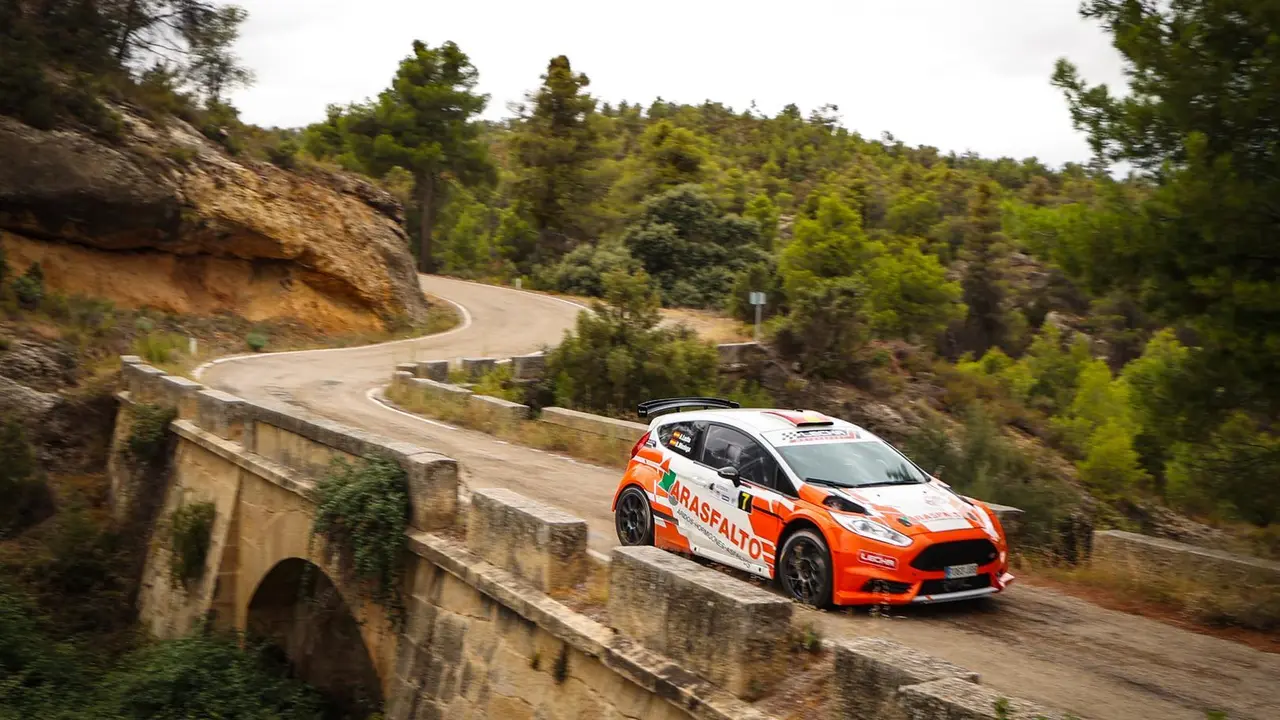Lecha y Maniega en la edici&oacute;n del XVII Rally Bajo Arag&oacute;n, que les ha dado el regional tras subir al podio. Foto: Cedida