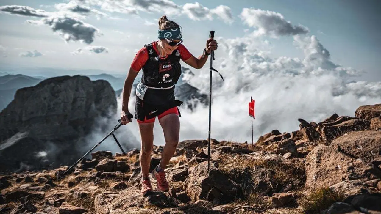 Imagen de una corredora en una anterior edici&oacute;n de la Canfranc-Canfranc que se traza sobre un recorrido espectacular. Foto: Jos&eacute; Miguel Mu&ntilde;oz