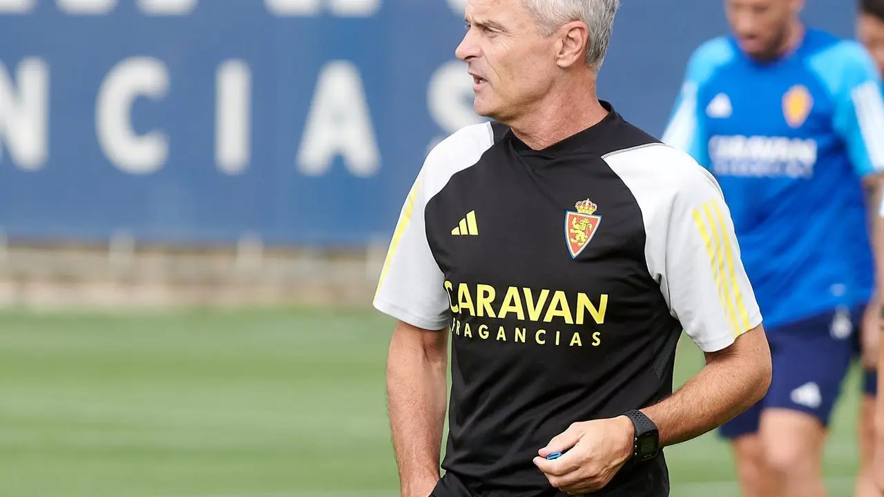 Escrib&aacute; , entrenador del Real Zaragoza, en una imagen de archivo. | Foto: Tino Gil / RZ