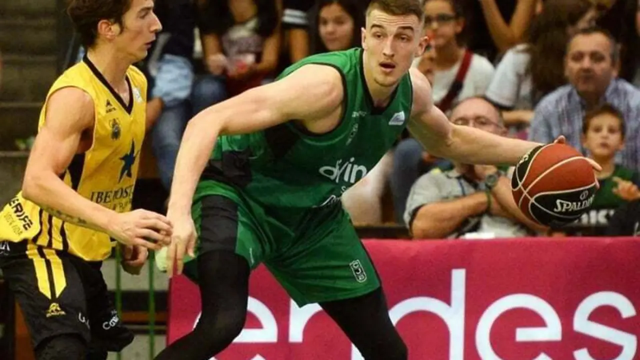 Gielo, en un encuentro entre Joventut y Tenerife | Foto: ACB