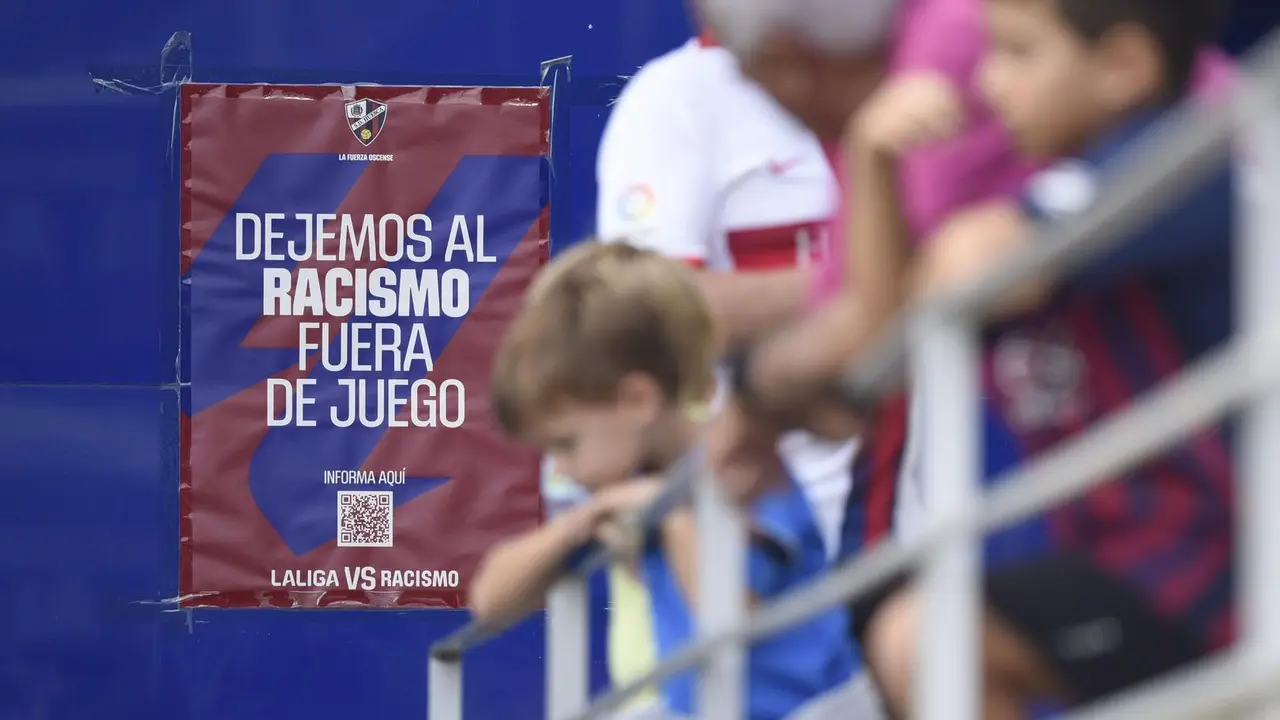 Kant&eacute; recibi&oacute; insultos racistas por parte de un aficionado en El ALcoraz
