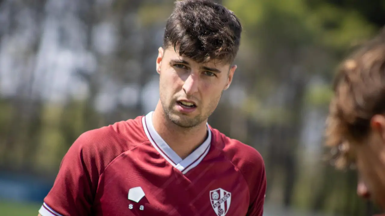 Juan P&eacute;rez en un entrenamiento del Huesca 