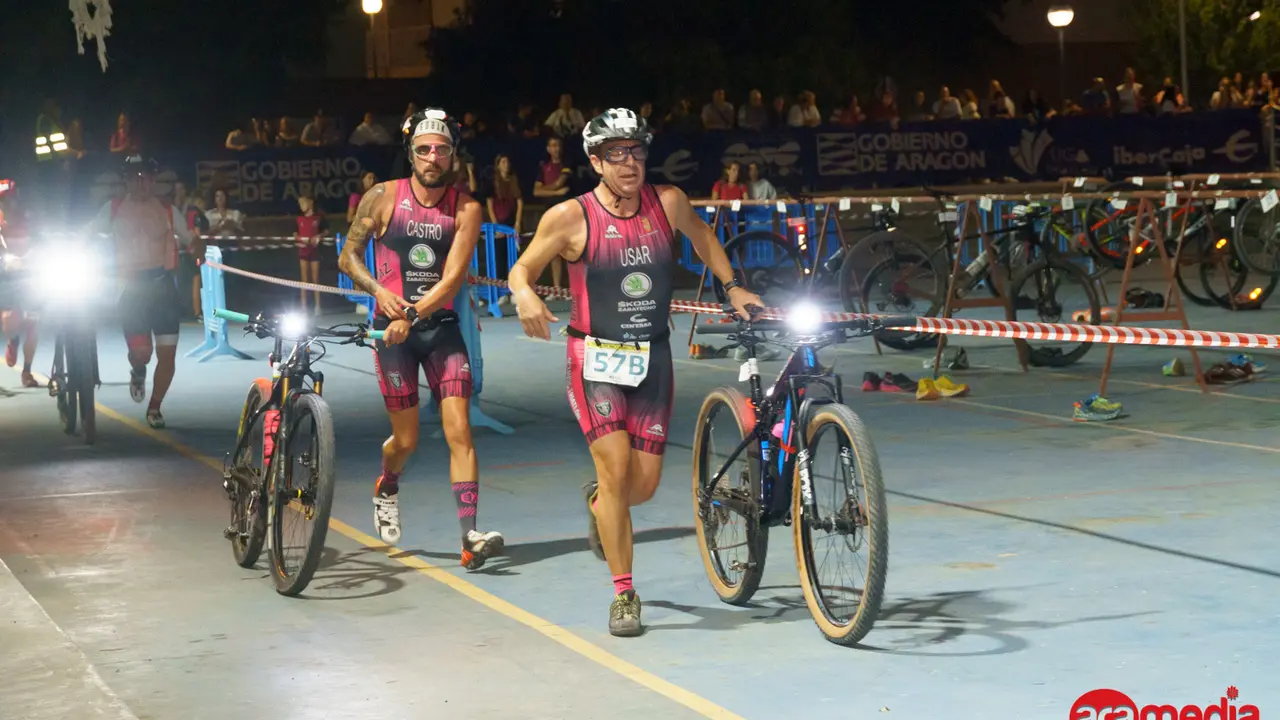 Duatl&oacute;n nocturno de Sobradiel iniciando el segmento de la BTT. Foto: AraMedia