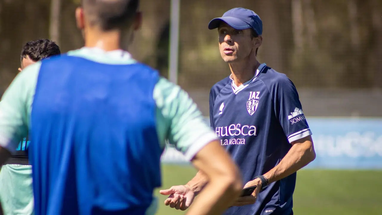 `Cuco&acute; Ziganda tras la victoria ante el Alcorc&oacute;n en un entrenamiento