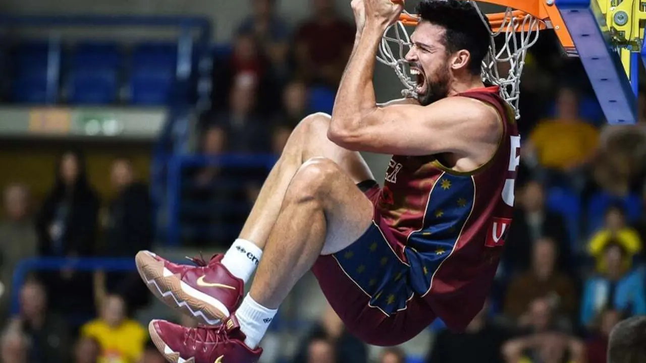 Mitchell Watt, en un partido de BCL | Foto: FIBA