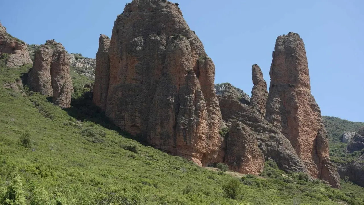 Los Mallos de Riglos, en la imagen, es uno de los templos mundiales de la escalada en roca. Foto: Pe&ntilde;a  Guara