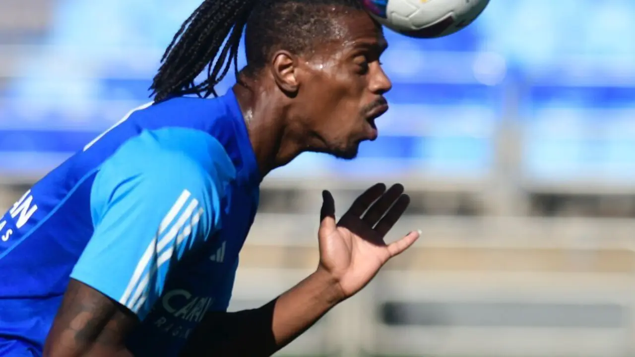 El Real Zaragoza busca el triunfo ante el Mirand&eacute;s. Jair seguir&aacute; siendo el mejor argumento defensivo | Foto: Tino Gil / RZ
