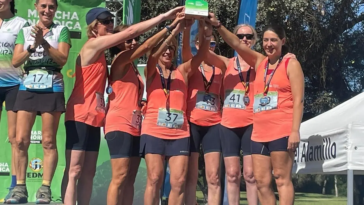 Las aragonesas celebrando el bronce conseguido en Sevilla. Foto: FAM