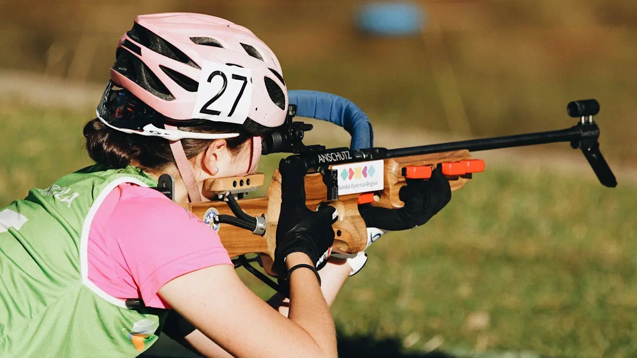El tiro de precisi&oacute;n en el biathlon obliga a templar nervios con las  pulsaciones altas por el esfuerzo. Foto: Cedida