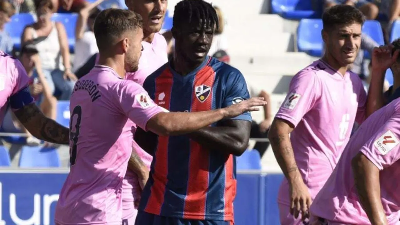 Obeng regres&oacute; al once inicial para aportar gol al Huesca contra el Eldense. Foto: LaLiga