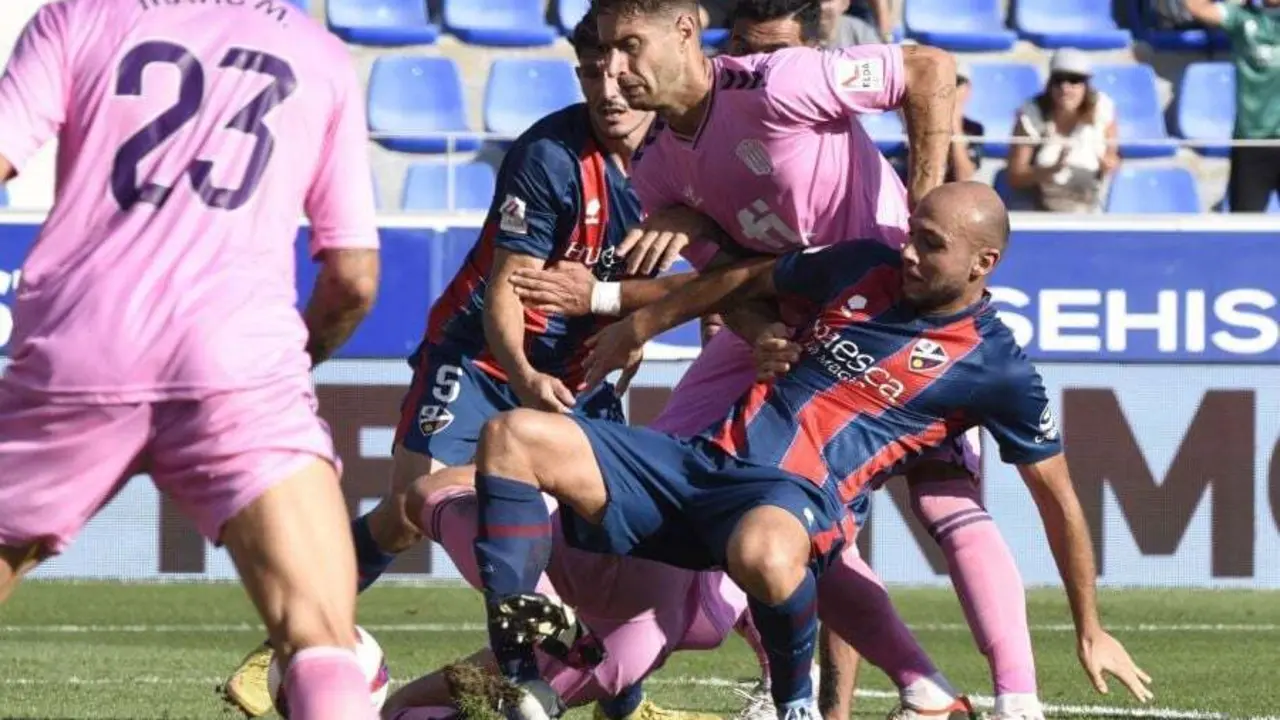 Imagen de la jugada en la que Jeremy reclam&oacute; penalti y acab&oacute; con una tarjeta por protestar con vehemencia. Foto: LaLiga