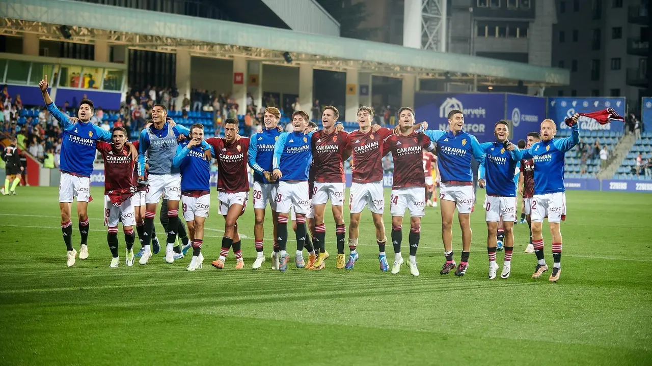 El Real Zaragoza celebra el triunfo en Andorra | Foto: Tino Gil / RZ