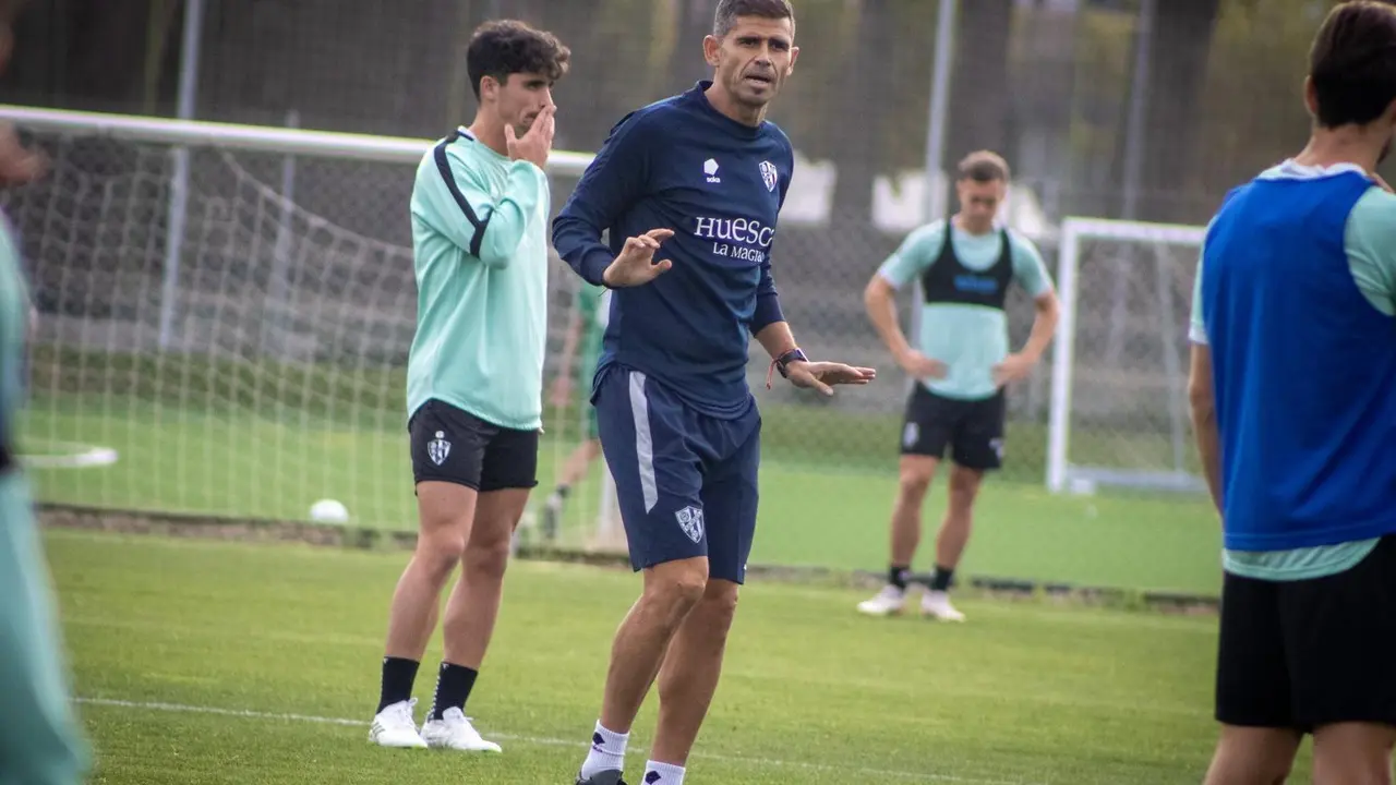 Antonio Hidalgo en un entrenamiento del Huesca