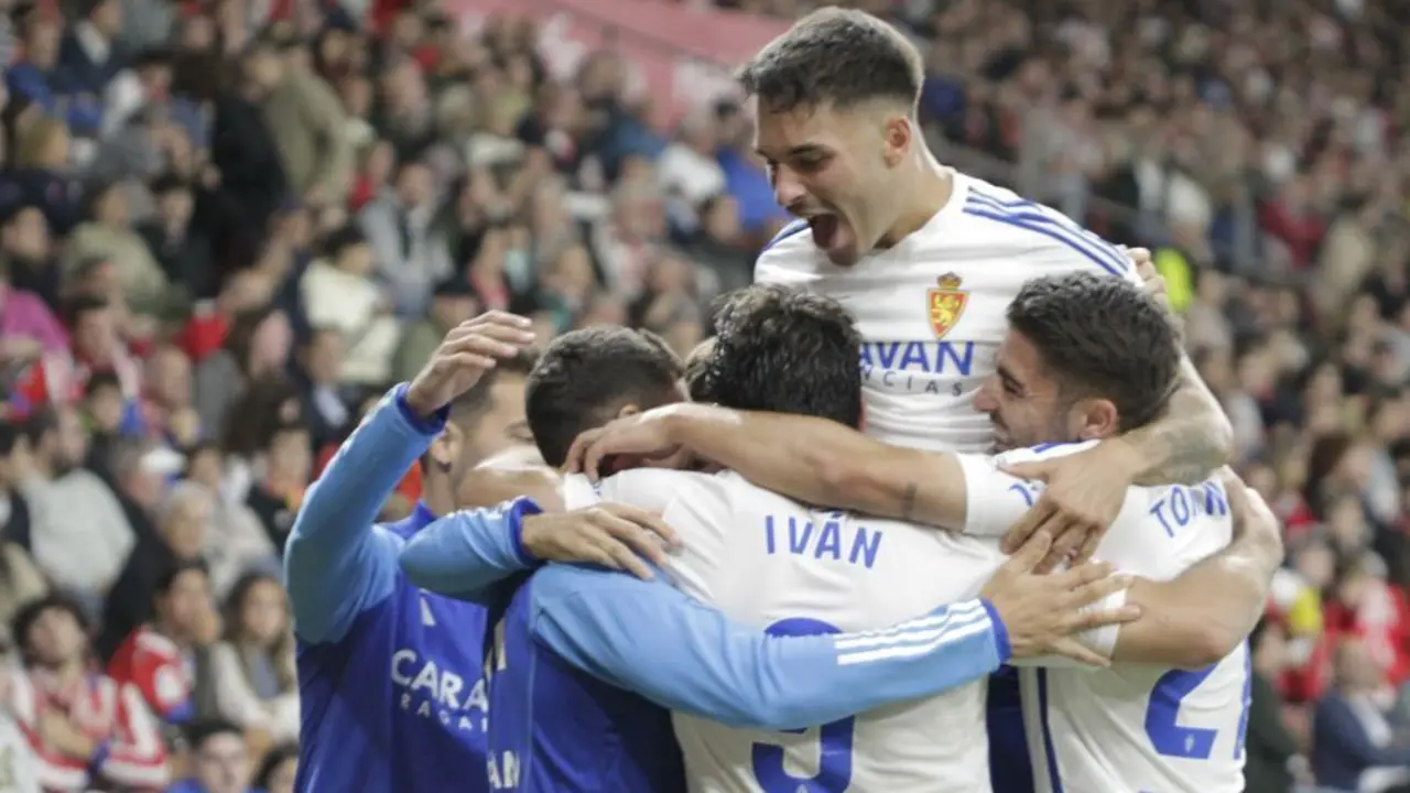 Los jugadores celebrando el gol de Iv&aacute;n Az&oacute;n | Foto: LaLiga
