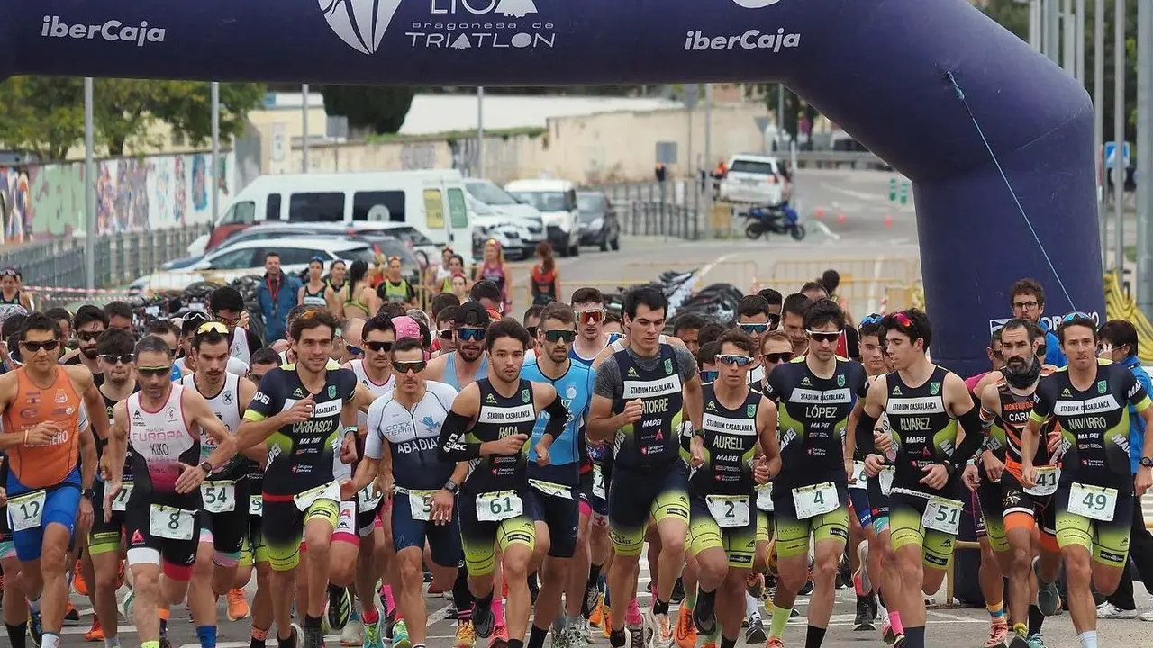 Salida de los duatletas en el Ciudad de Huesca. Foto: Cedida