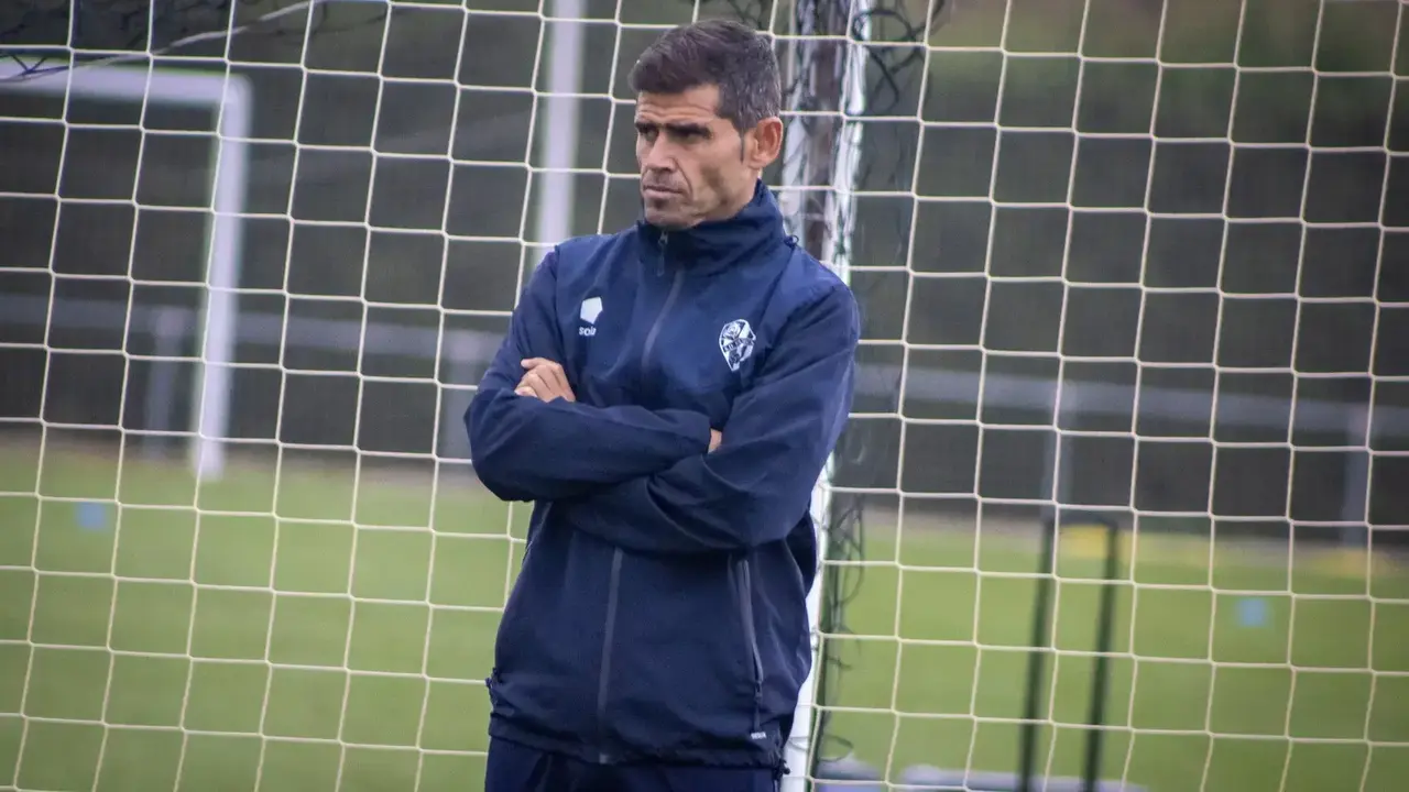 Antonio Hidalgo en un entrenamiento del Huesca