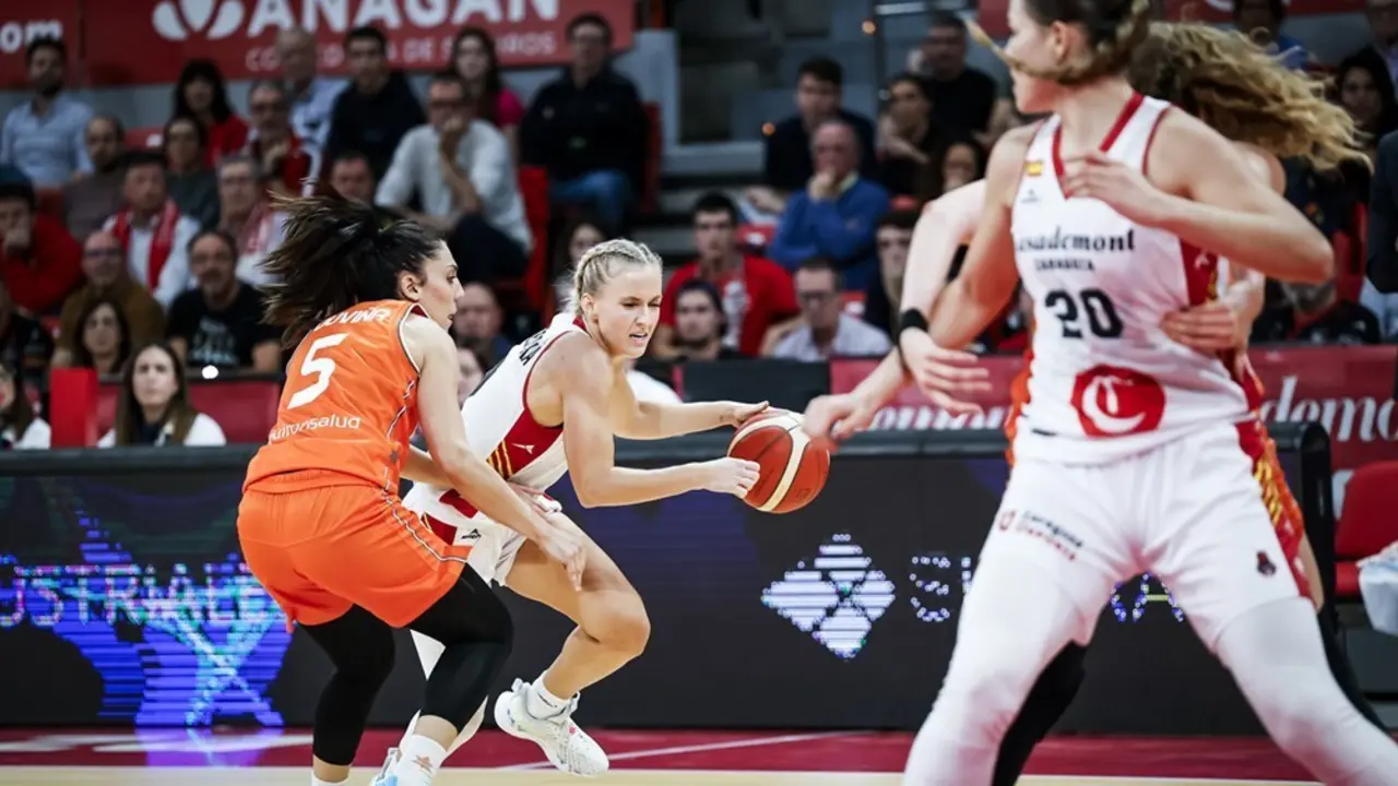 Petra Holesinska ha sido clave en la reacci&oacute;n en el segundo cuarto | Foto: FIBA