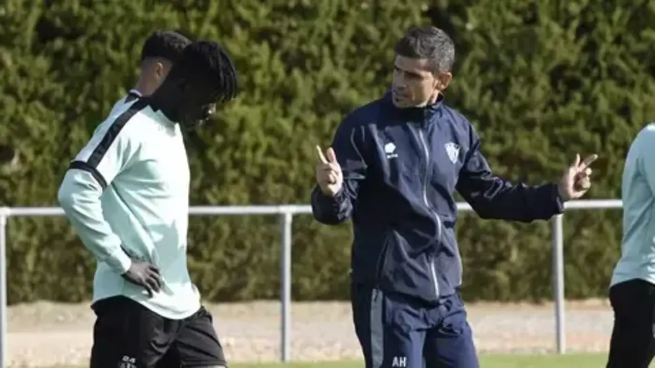 Hidalgo y Obeng, en la imagen, en un entrenamiento del Huesca