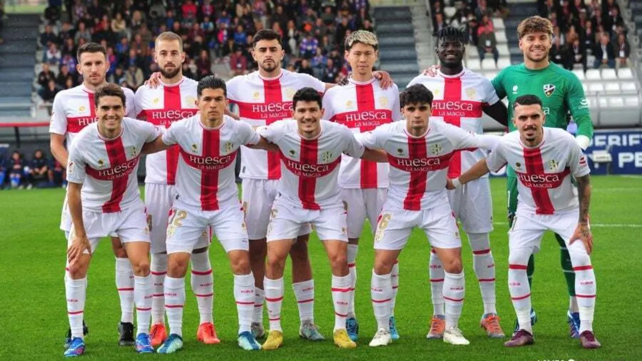 Once del Huesca con el que los de Hidalgo comenzaron el partido contra el Amorebieta. Foto: LaLiga