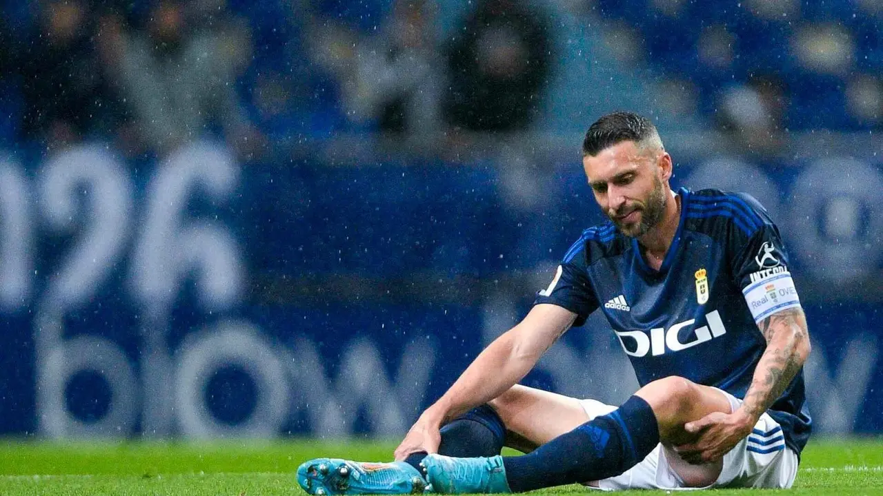 Borja Bast&oacute;n siempre es protagonista en los duelos ante el Real Zaragoza | Foto: Real Oviedo