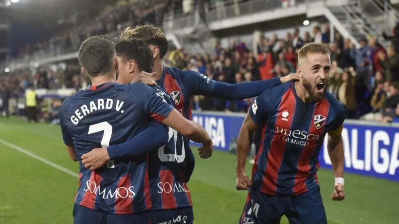 Pulido, protagonista een el gol del Vilarrasa que sirvi&oacute; al Huesca para empatar con el Espanyol en El Alcoraz. Foto: LaLiga