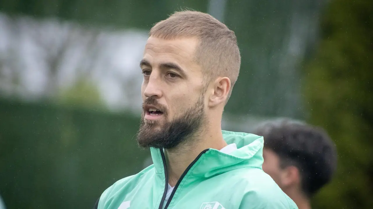 Jorge Pulido en un entrenamiento del Huesca en la temporada 23/24