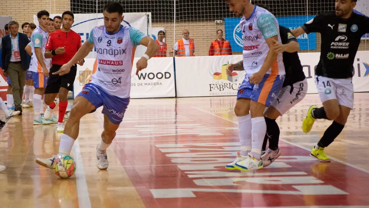 Adri&aacute;n Rivera, en un encuentro de esta temporada | Foto: Pedro Luis Serrano