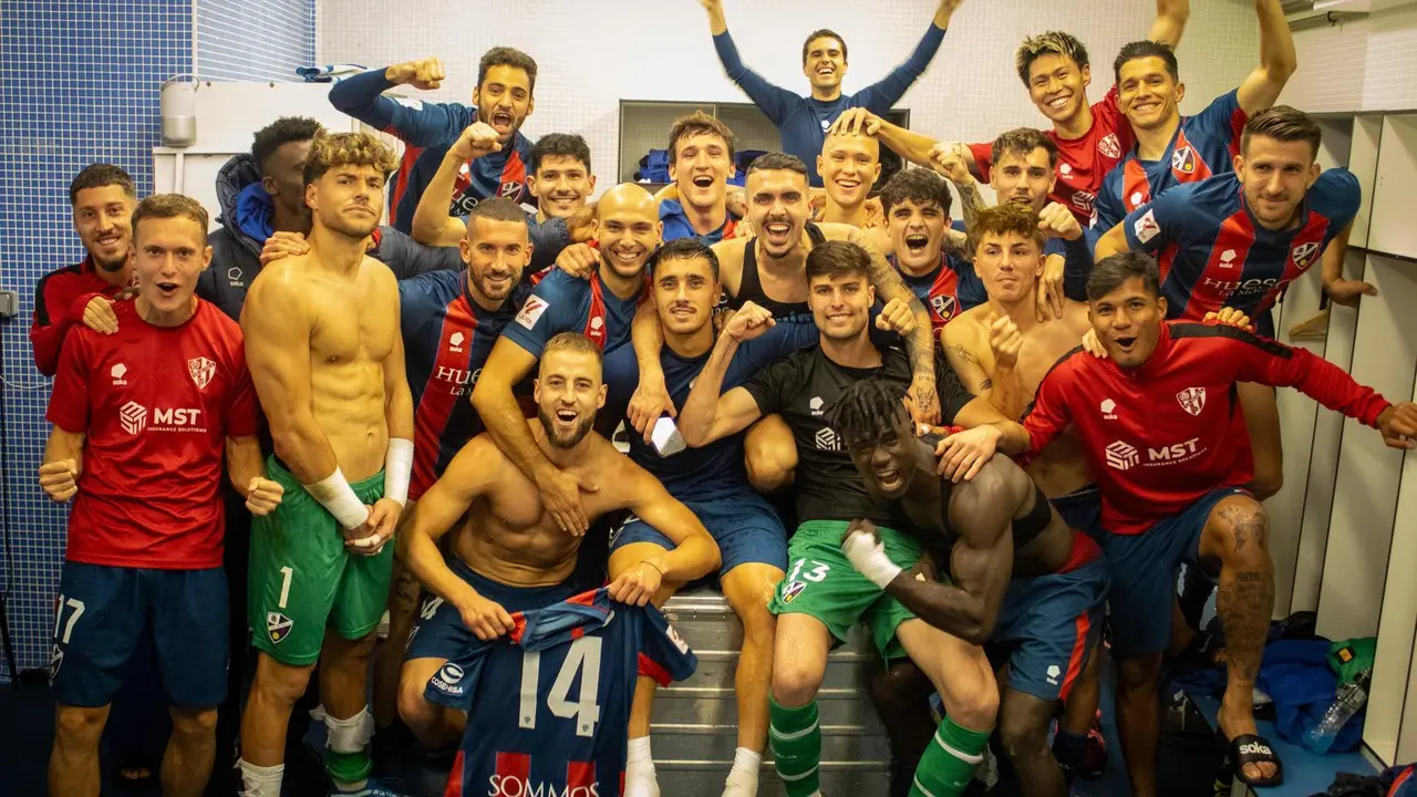 El Huesca celebr&oacute; la victoria en el derbi aragon&eacute;s