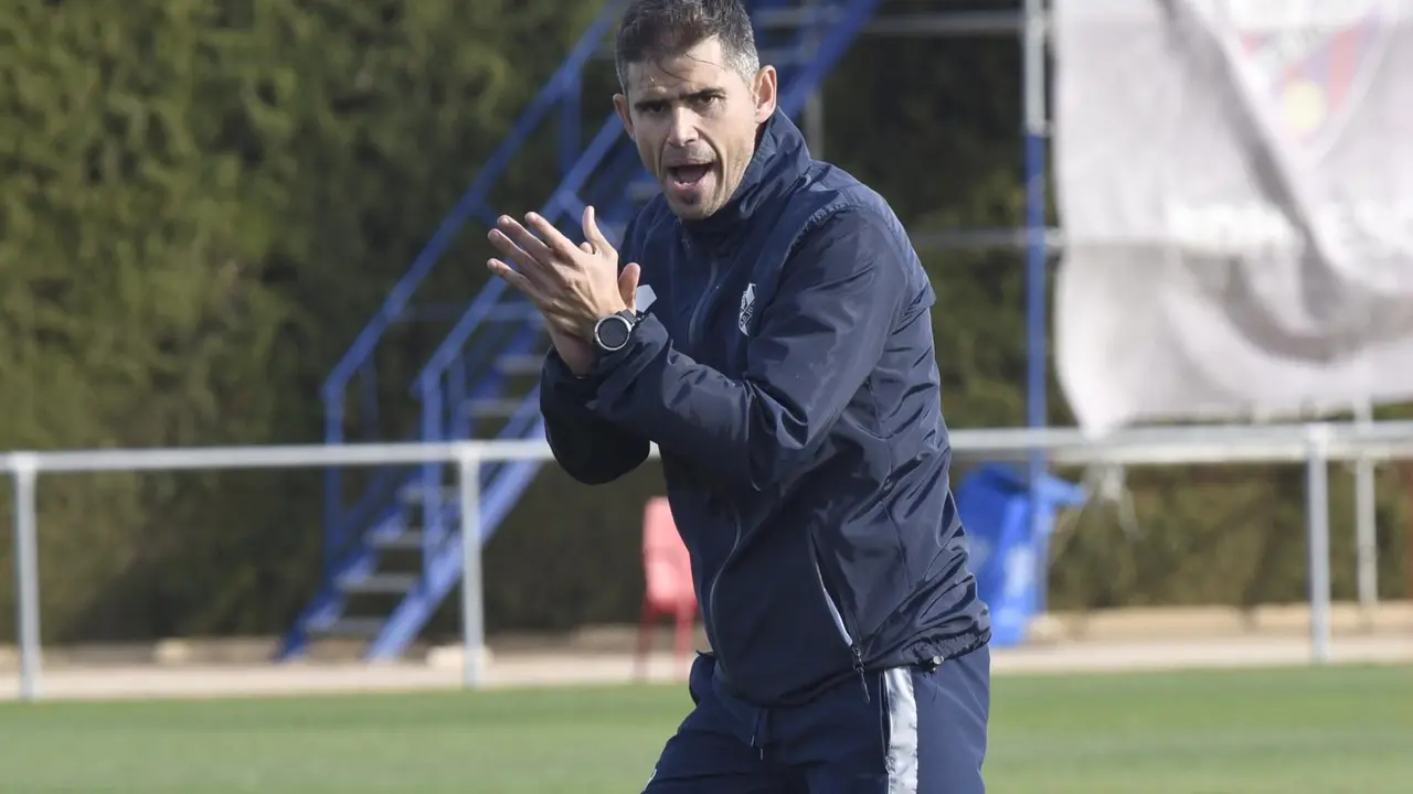 Antonio Hidalgo en un entrenamiento del Huesca