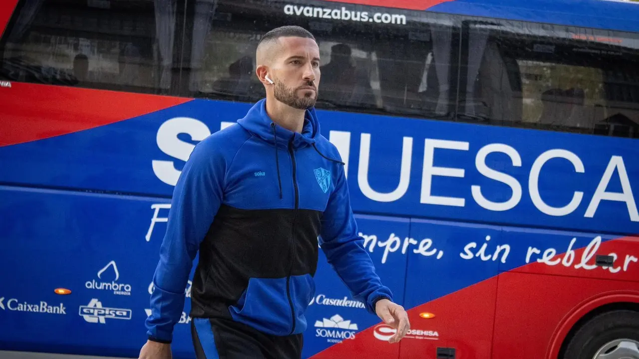 &Oacute;scar Sielva antes de un partido de la SD Huesca