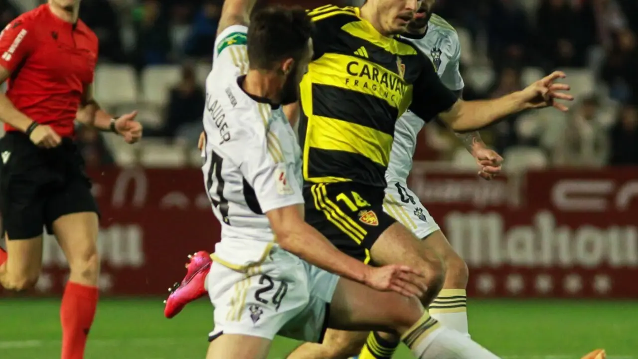 Francho Serrano en una acci&oacute;n en el Carlos Belmonte. | Foto: Real Zaragoza