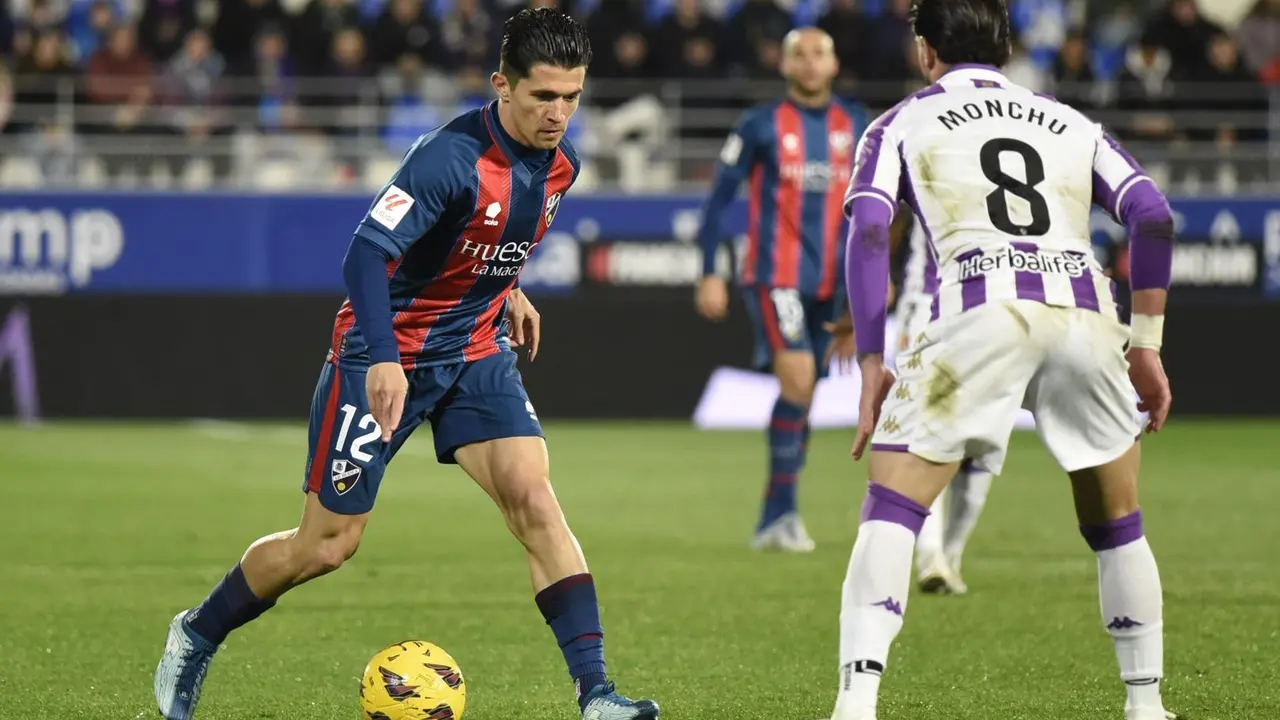 Juanjo Nieto con el Huesca ante el Valladolid