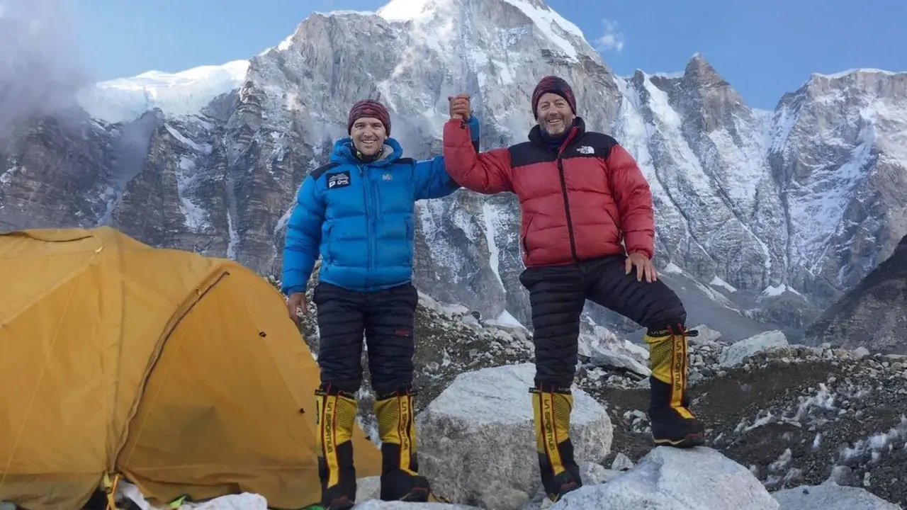 Sergi Mingote y Carlos Garranzo en una imagen tomada en el invierno de 2021 en el K2. Foto: Cedida