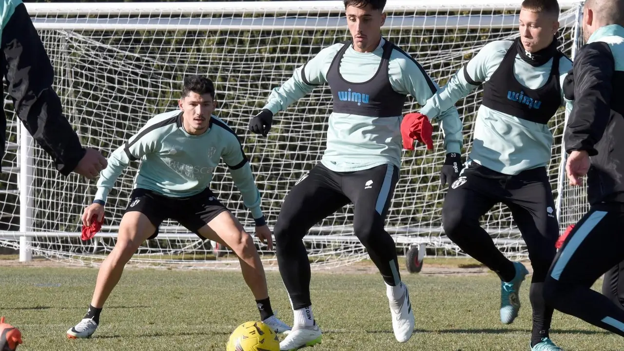 Vilarrasa en un entrenamiento del Huesca en diciembre 23/24