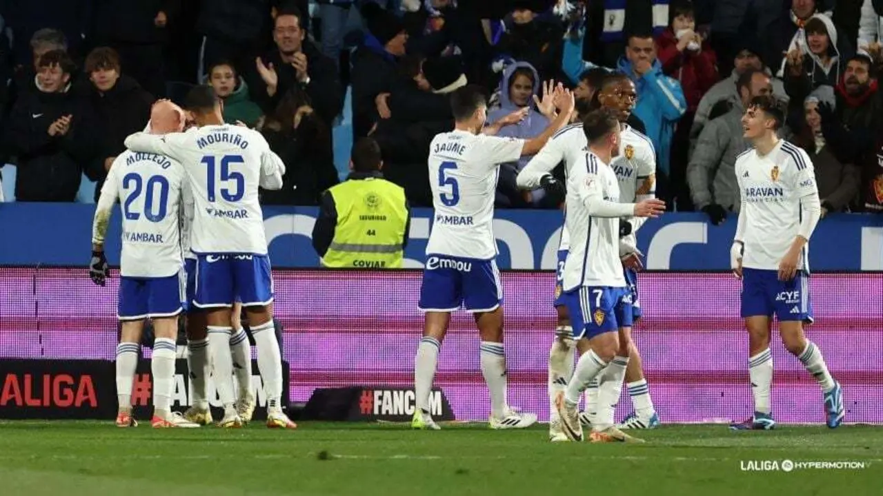 El Real Zaragoza celebra un gol en La Romareda | Foto: La Liga