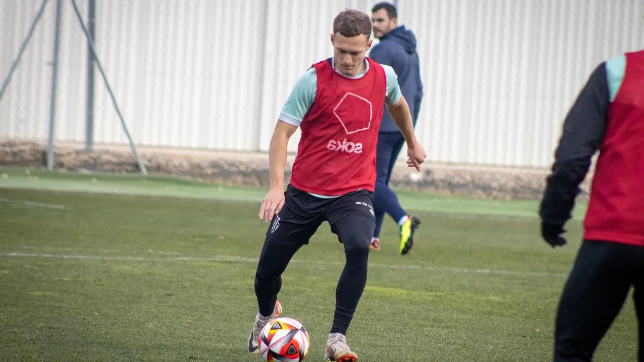 Rafa Tresaco en el entrenamiento del Huesca