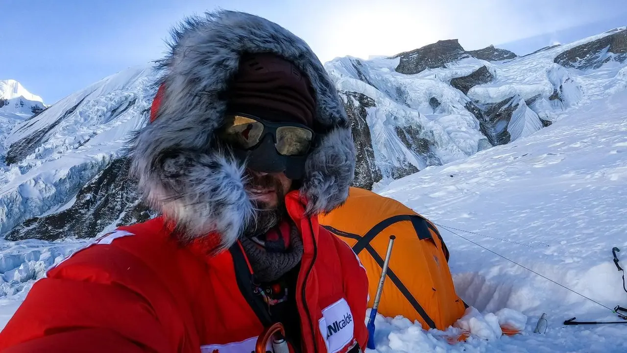 Alex Txikon en su invernal al Annapurna. Foto: Twitter A. T.