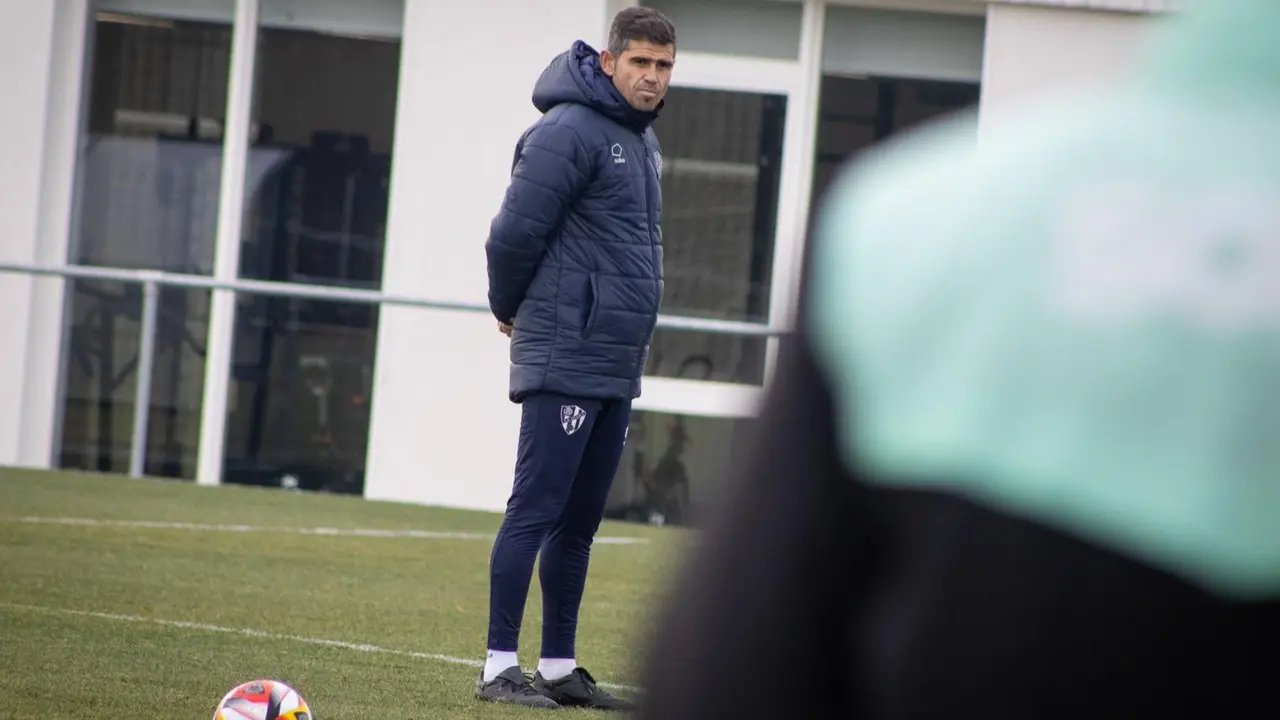 Hidalgo en un entrenamiento con el Huesca