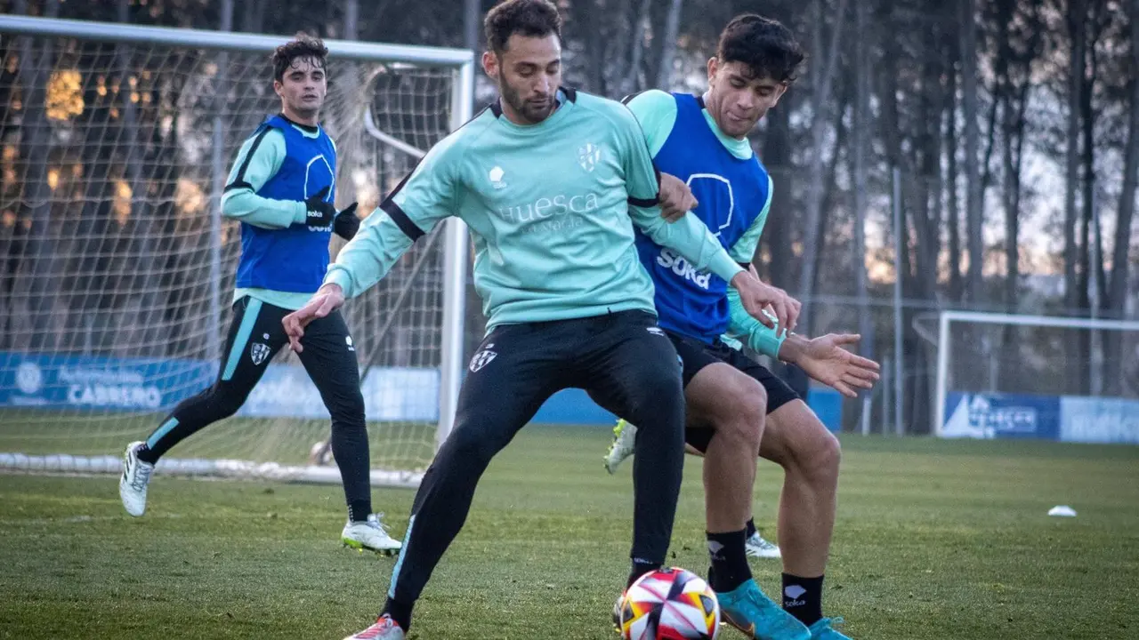 Ayman ha subido con el primer equipo del Huesca