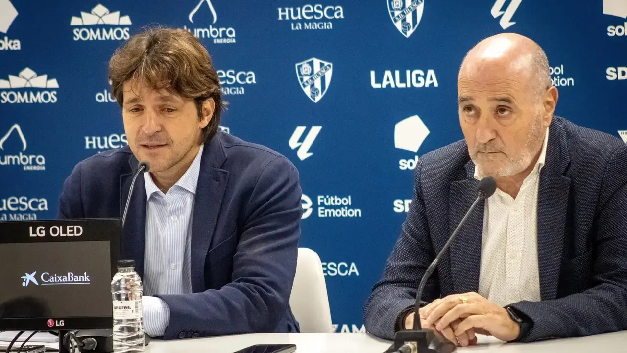 Josete Ortas, consejero delegado, y Fernando Callizo, presidente del consejo, en la foto de la SDHuesca